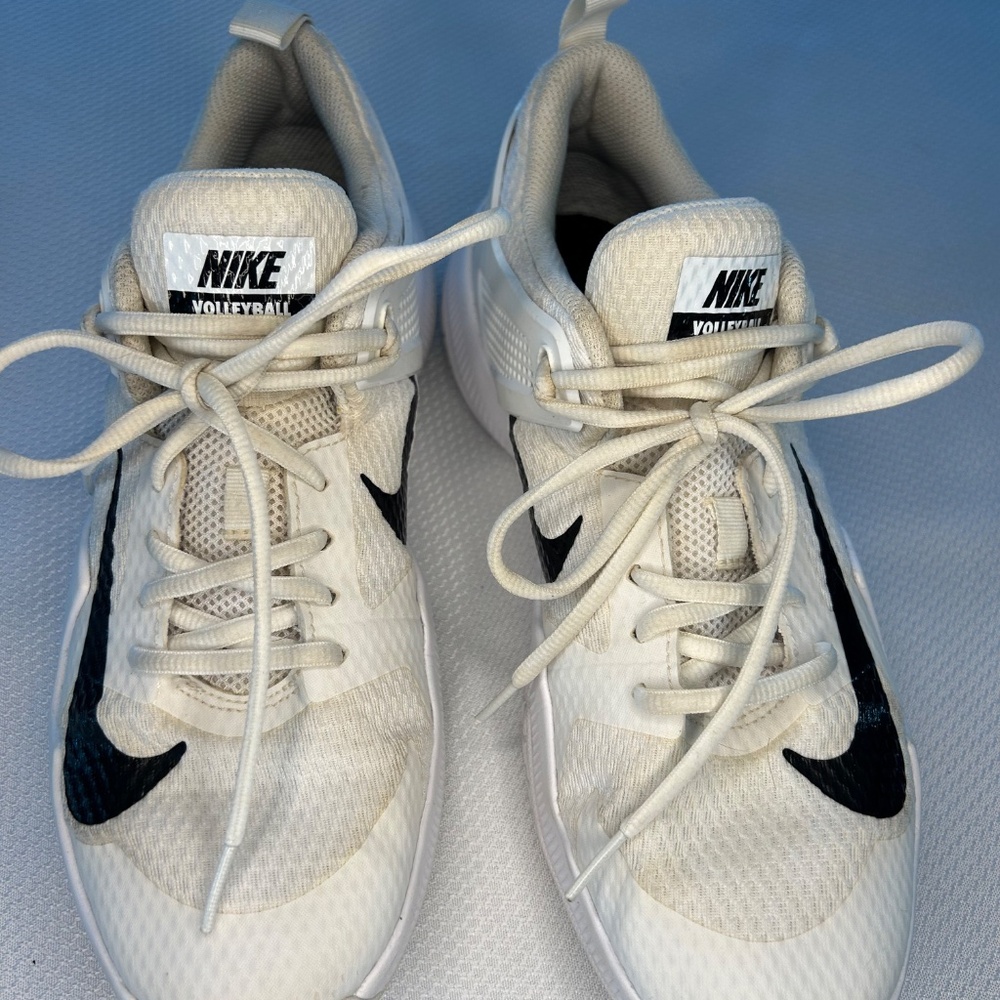 Nike Women's Court Shoes - Picture 10 of 13